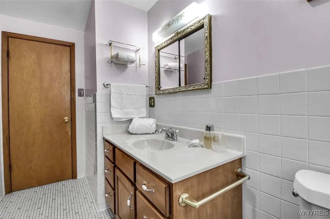 545 15th Street, Niagara Falls, New York 14301, Niagara Falls, New York 14301, 5 Bedrooms Bedrooms, ,2 BathroomsBathrooms,Residential,For Sale,545 15th Street, Niagara Falls, New York 14301,B1615316