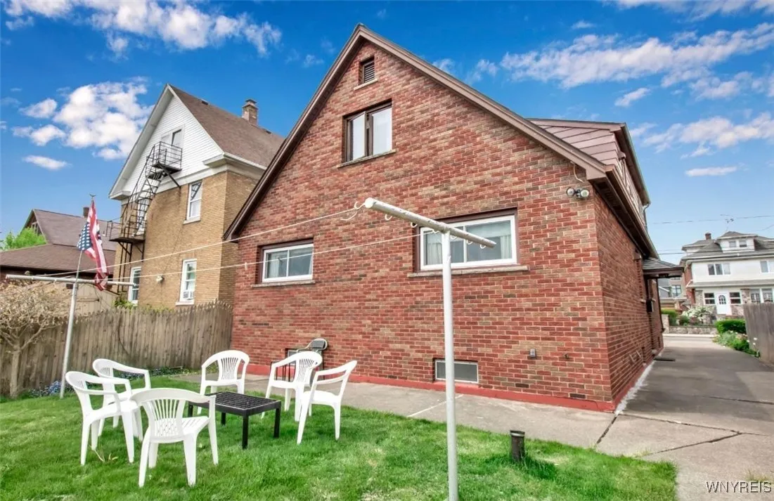 545 15th Street, Niagara Falls, New York 14301, Niagara Falls, New York 14301, 5 Bedrooms Bedrooms, ,2 BathroomsBathrooms,Residential,For Sale,545 15th Street, Niagara Falls, New York 14301,B1615316