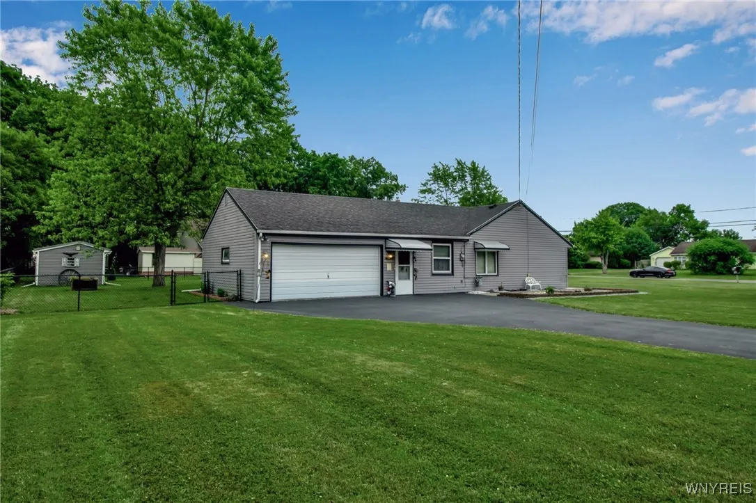 8400 Donna Drive, Niagara, New York 14304, Niagara, New York 14304, 3 Bedrooms Bedrooms, 8 Rooms Rooms,1 BathroomBathrooms,Residential,Closed,8400 Donna Drive, Niagara, New York 14304,0,B1617131