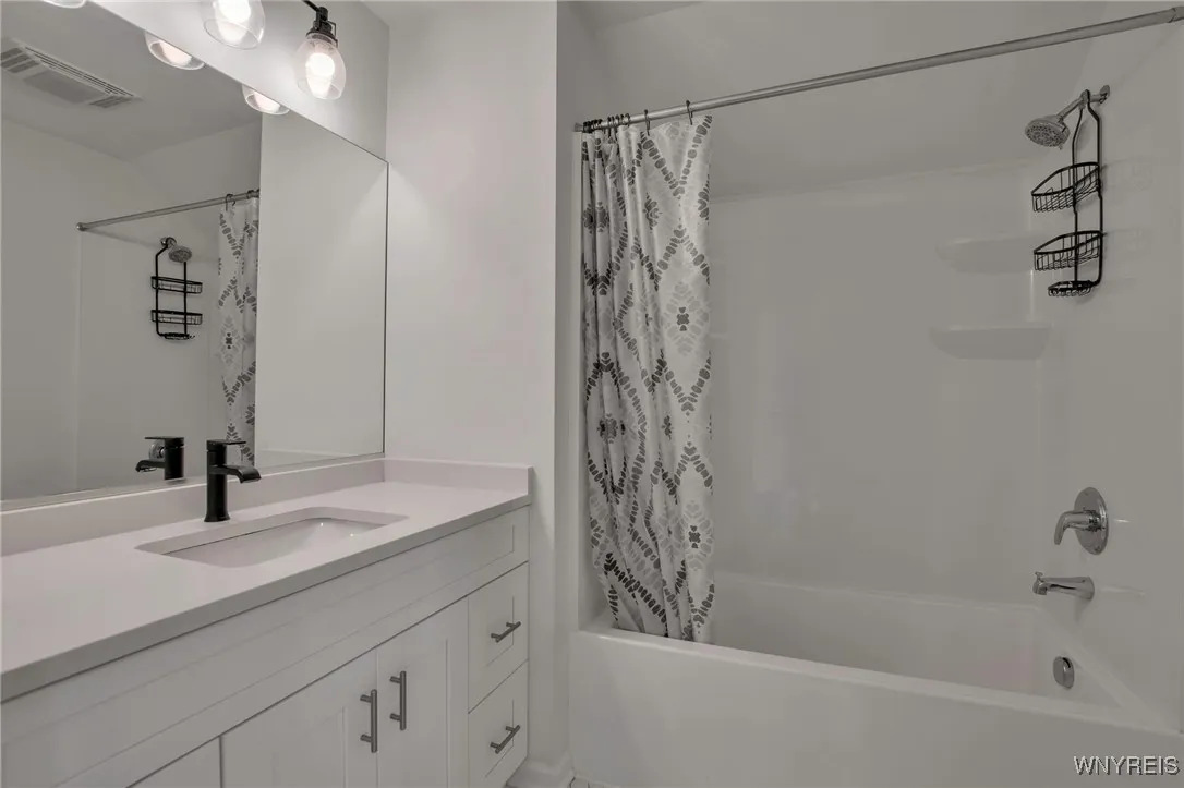 6 Rolling Woods Lane S, West Seneca, New York 1422, West Seneca, New York 14224, 6 Bedrooms Bedrooms, 9 Rooms Rooms,2 BathroomsBathrooms,Residential Lease,For Rent,6 Rolling Woods Lane S, West Seneca, New York 1422,B1616956