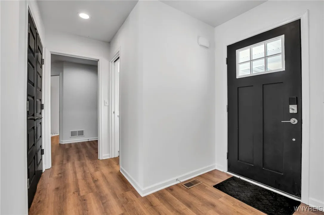 6 Rolling Woods Lane S, West Seneca, New York 1422, West Seneca, New York 14224, 6 Bedrooms Bedrooms, 9 Rooms Rooms,2 BathroomsBathrooms,Residential Lease,For Rent,6 Rolling Woods Lane S, West Seneca, New York 1422,B1616956