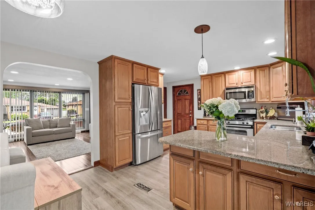 Eat-In Kitchen
