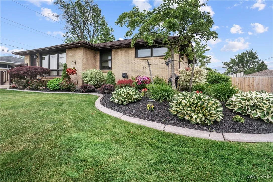 77 Angelacrest Lane, West Seneca, New York 14224, West Seneca, New York 14224, 3 Bedrooms Bedrooms, 5 Rooms Rooms,1 BathroomBathrooms,Residential,For Sale,77 Angelacrest Lane, West Seneca, New York 14224,B1616961