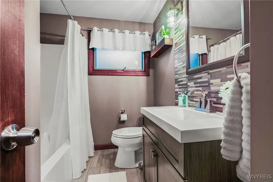 1st Floor Bathroom
