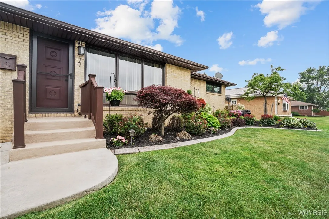 77 Angelacrest Lane, West Seneca, New York 14224, West Seneca, New York 14224, 3 Bedrooms Bedrooms, 5 Rooms Rooms,1 BathroomBathrooms,Residential,For Sale,77 Angelacrest Lane, West Seneca, New York 14224,B1616961