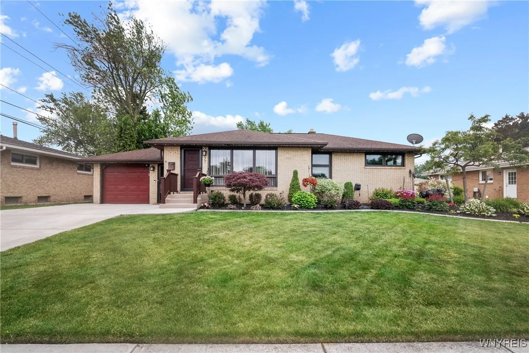77 Angelacrest Lane, West Seneca, New York 14224, West Seneca, New York 14224, 3 Bedrooms Bedrooms, 5 Rooms Rooms,1 BathroomBathrooms,Residential,For Sale,77 Angelacrest Lane, West Seneca, New York 14224,B1616961
