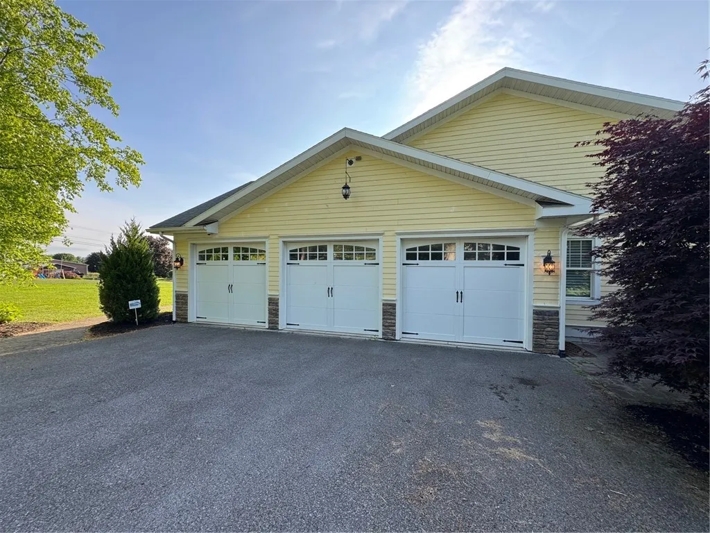 65 White Springs Ln Lane, Geneva-town, New York 14, Geneva Town, New York 14456, 3 Bedrooms Bedrooms, 9 Rooms Rooms,3 BathroomsBathrooms,Residential,For Sale,65 White Springs Ln Lane, Geneva-town, New York 14,R1617245