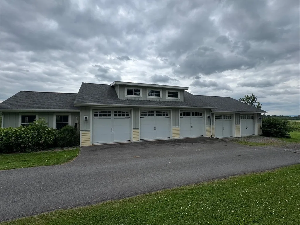 65 White Springs Ln Lane, Geneva-town, New York 14, Geneva Town, New York 14456, 3 Bedrooms Bedrooms, 9 Rooms Rooms,3 BathroomsBathrooms,Residential,For Sale,65 White Springs Ln Lane, Geneva-town, New York 14,R1617245