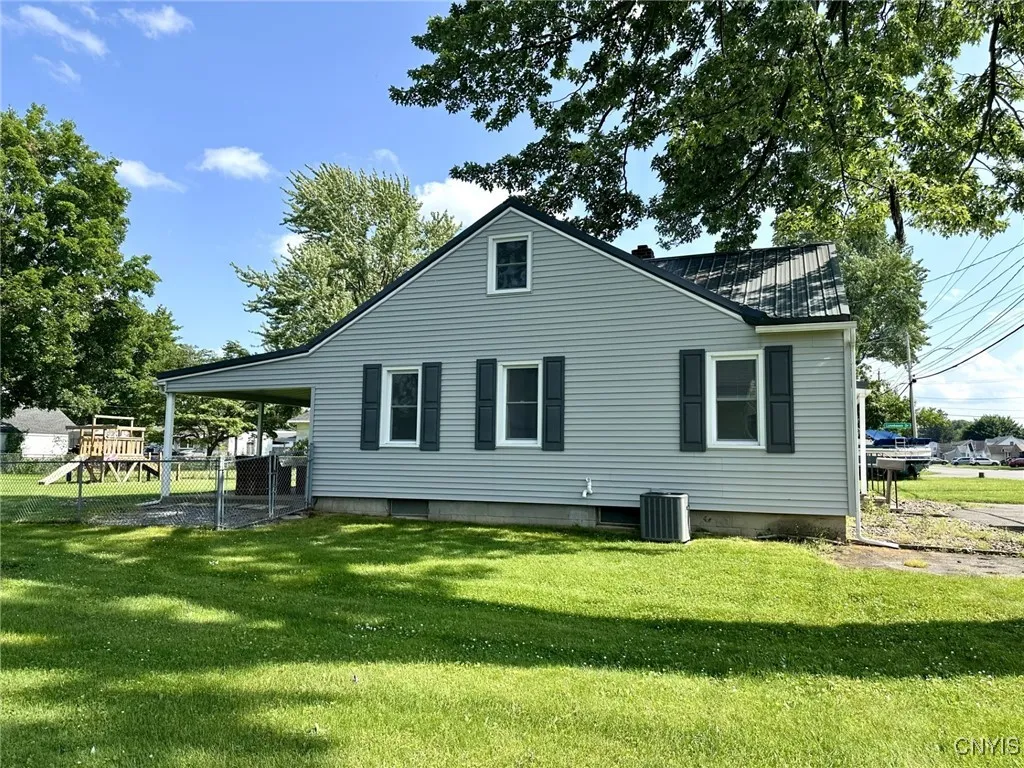 504 Allen Road, Clay, New York 13212, Clay, New York 13212, 3 Bedrooms Bedrooms, 6 Rooms Rooms,1 BathroomBathrooms,Residential,Closed,504 Allen Road, Clay, New York 13212,S1611112