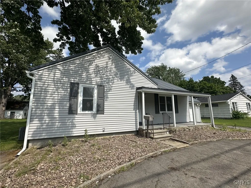 504 Allen Road, Clay, New York 13212, Clay, New York 13212, 3 Bedrooms Bedrooms, 6 Rooms Rooms,1 BathroomBathrooms,Residential,Closed,504 Allen Road, Clay, New York 13212,S1611112