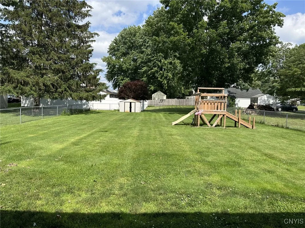 504 Allen Road, Clay, New York 13212, Clay, New York 13212, 3 Bedrooms Bedrooms, 6 Rooms Rooms,1 BathroomBathrooms,Residential,Closed,504 Allen Road, Clay, New York 13212,S1611112