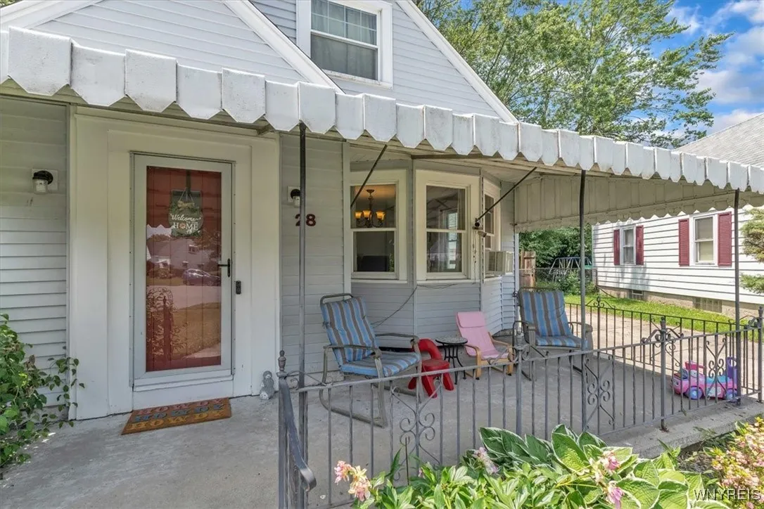 28 Charnwood Drive, Cheektowaga, New York 14215, Cheektowaga, New York 14215, 3 Bedrooms Bedrooms, 8 Rooms Rooms,1 BathroomBathrooms,Residential,Closed,28 Charnwood Drive, Cheektowaga, New York 14215,B1617188