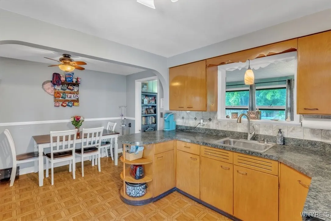 28 Charnwood Drive, Cheektowaga, New York 14215, Cheektowaga, New York 14215, 3 Bedrooms Bedrooms, 8 Rooms Rooms,1 BathroomBathrooms,Residential,Closed,28 Charnwood Drive, Cheektowaga, New York 14215,B1617188