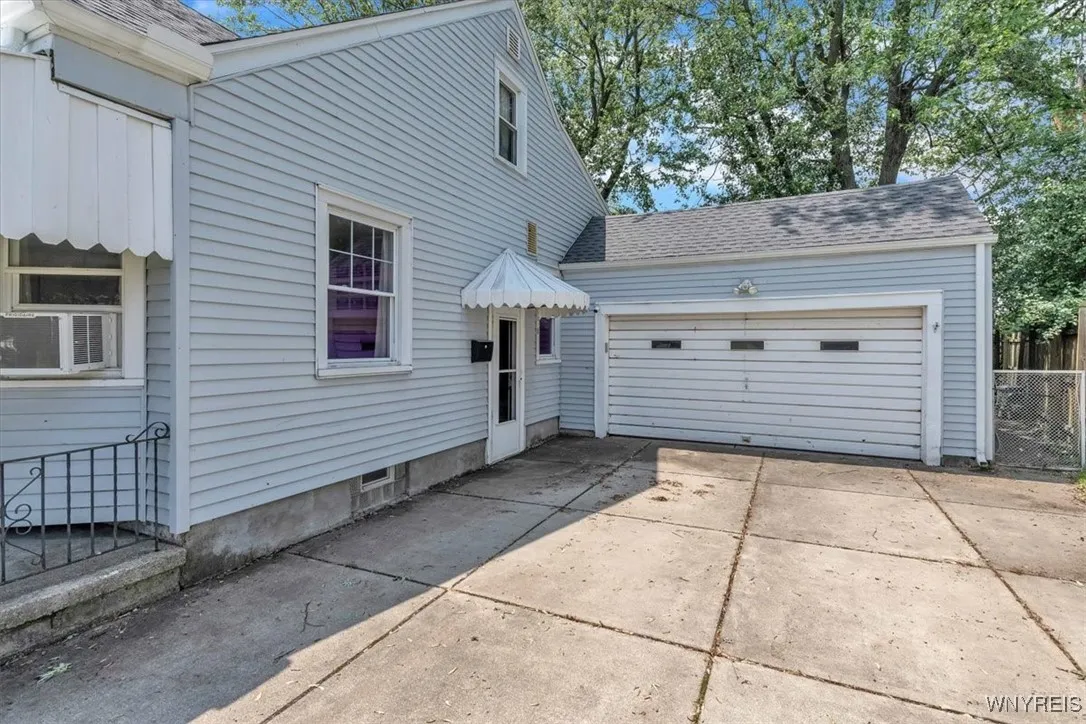 28 Charnwood Drive, Cheektowaga, New York 14215, Cheektowaga, New York 14215, 3 Bedrooms Bedrooms, 8 Rooms Rooms,1 BathroomBathrooms,Residential,Closed,28 Charnwood Drive, Cheektowaga, New York 14215,B1617188