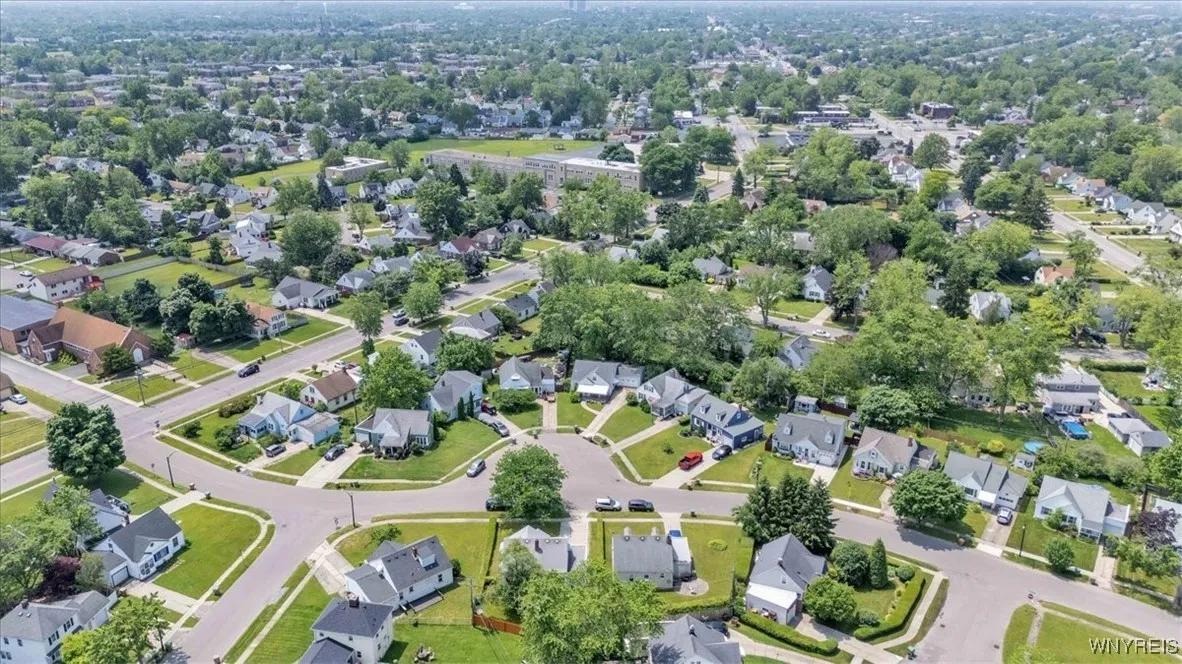 28 Charnwood Drive, Cheektowaga, New York 14215, Cheektowaga, New York 14215, 3 Bedrooms Bedrooms, 8 Rooms Rooms,1 BathroomBathrooms,Residential,Closed,28 Charnwood Drive, Cheektowaga, New York 14215,B1617188