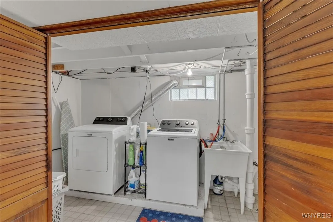 28 Charnwood Drive, Cheektowaga, New York 14215, Cheektowaga, New York 14215, 3 Bedrooms Bedrooms, 8 Rooms Rooms,1 BathroomBathrooms,Residential,Closed,28 Charnwood Drive, Cheektowaga, New York 14215,B1617188