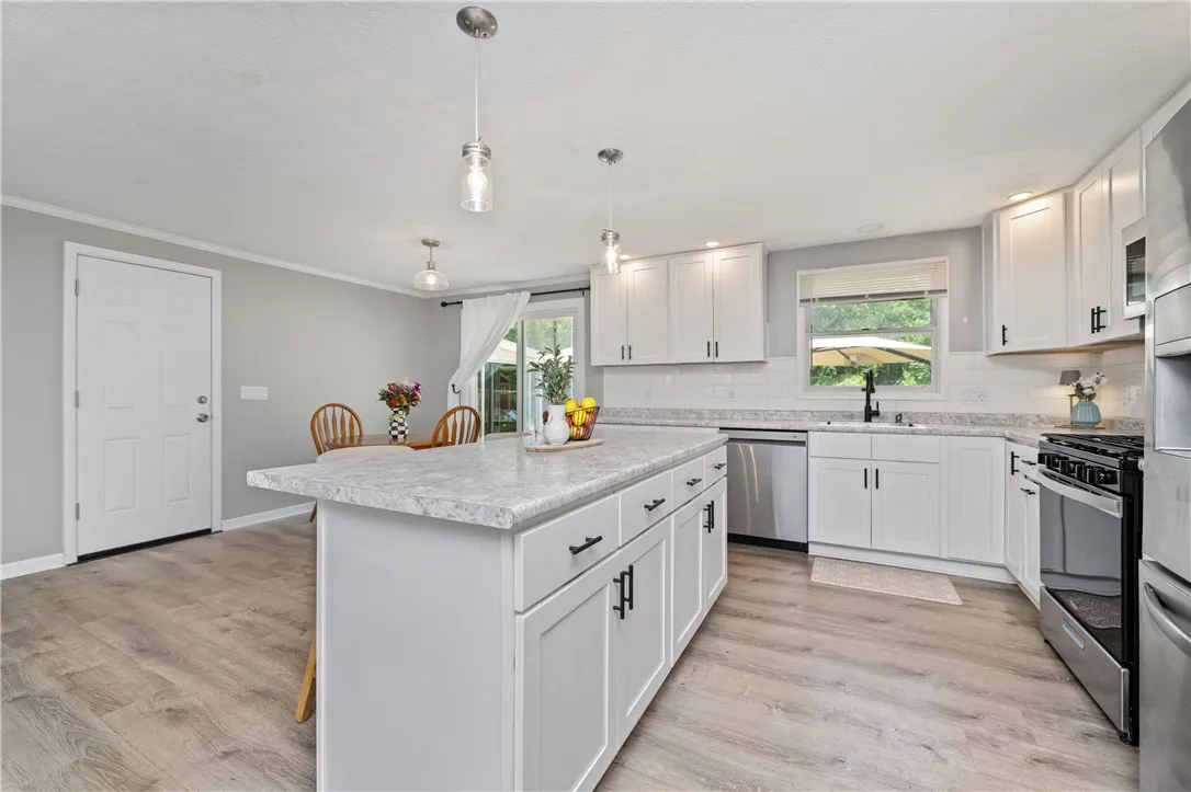 31 Justinshire Drive, Henrietta, New York 14467, Henrietta, New York 14467, 3 Bedrooms Bedrooms, 7 Rooms Rooms,1 BathroomBathrooms,Residential,Closed,31 Justinshire Drive, Henrietta, New York 14467,0,R1614933