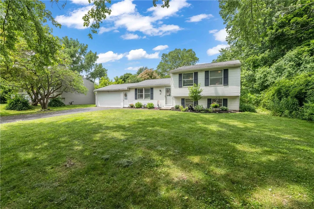 31 Justinshire Drive, Henrietta, New York 14467, Henrietta, New York 14467, 3 Bedrooms Bedrooms, 7 Rooms Rooms,1 BathroomBathrooms,Residential,Closed,31 Justinshire Drive, Henrietta, New York 14467,0,R1614933