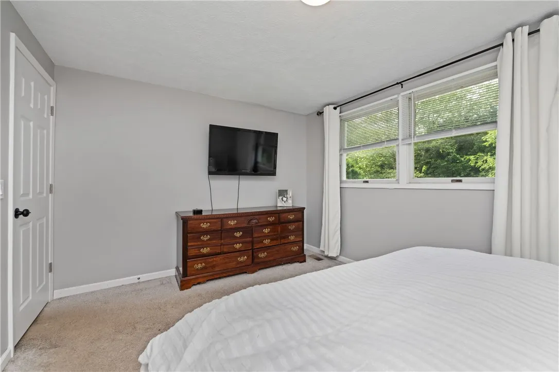 31 Justinshire Drive, Henrietta, New York 14467, Henrietta, New York 14467, 3 Bedrooms Bedrooms, 7 Rooms Rooms,1 BathroomBathrooms,Residential,Closed,31 Justinshire Drive, Henrietta, New York 14467,0,R1614933