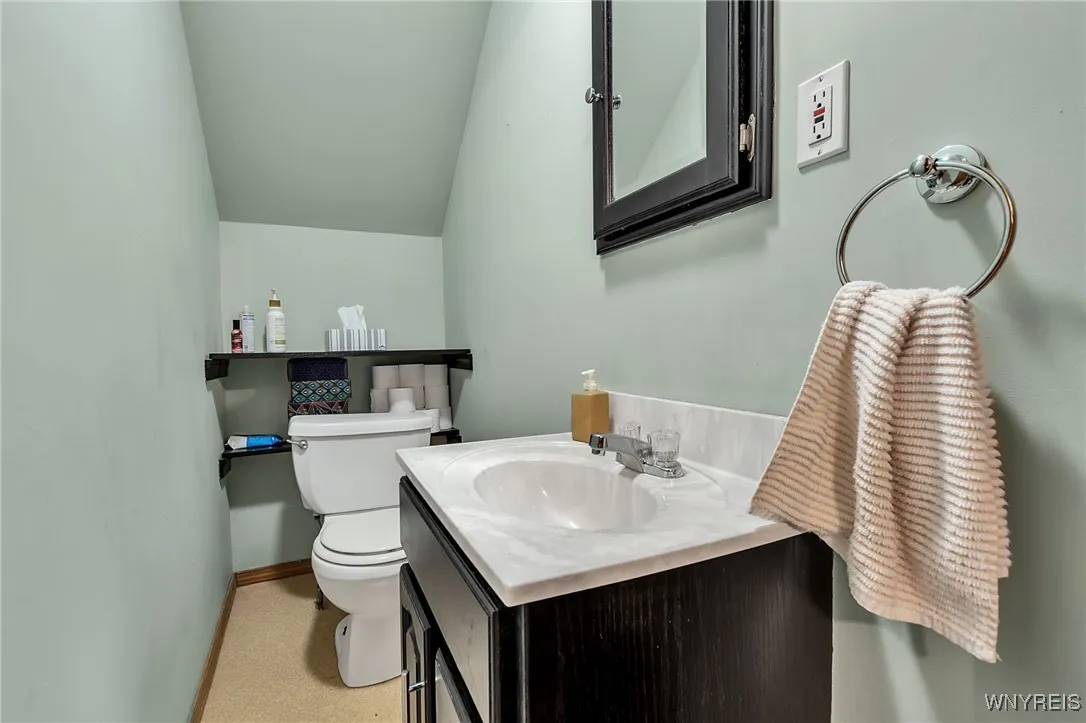 Half bath, 1st floor Right unit