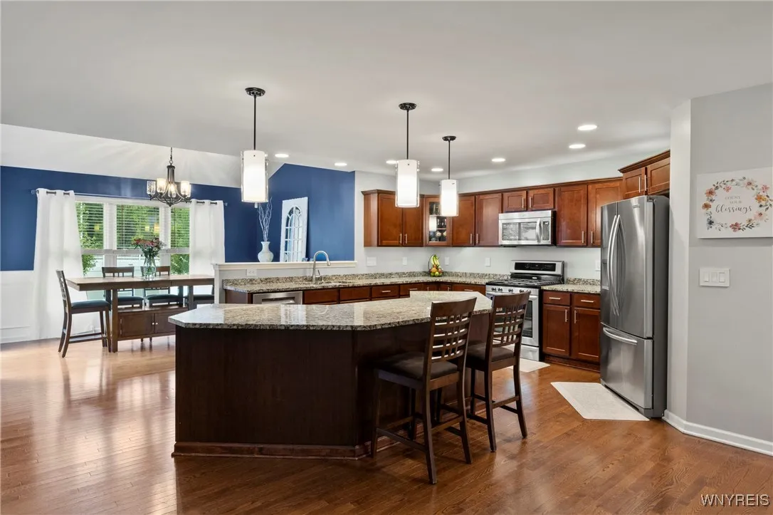 Kitchen/Dining Combo