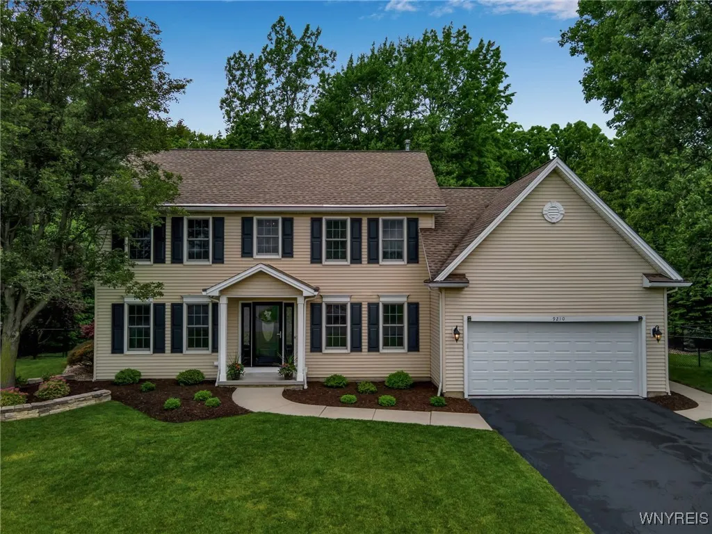 9210 Via Cimato Drive, Clarence, New York 14032, Clarence, New York 14032, 4 Bedrooms Bedrooms, 7 Rooms Rooms,2 BathroomsBathrooms,Residential,Closed,9210 Via Cimato Drive, Clarence, New York 14032,0,B1617098