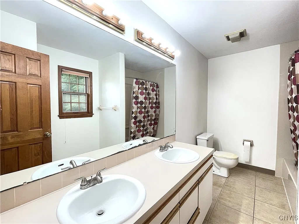 4589 Stoneledge Lane, Manlius, New York 13104, Manlius, New York 13104, 7 Bedrooms Bedrooms, 16 Rooms Rooms,2 BathroomsBathrooms,Residential,Closed,4589 Stoneledge Lane, Manlius, New York 13104,0,S1617421