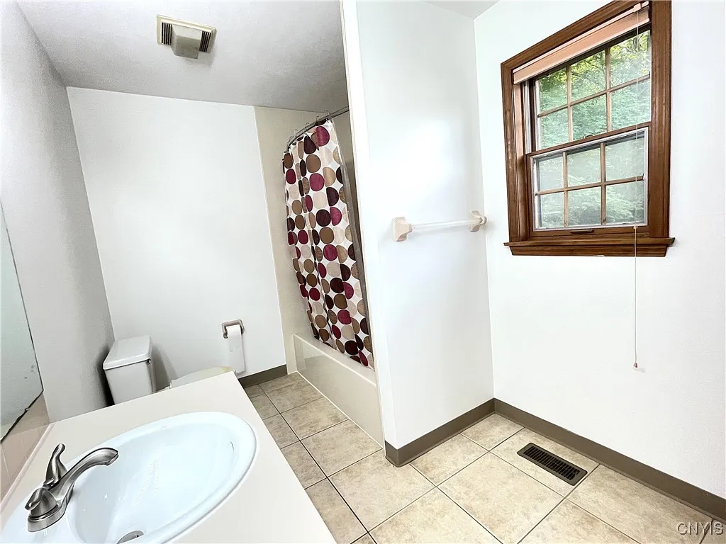 4589 Stoneledge Lane, Manlius, New York 13104, Manlius, New York 13104, 7 Bedrooms Bedrooms, 16 Rooms Rooms,2 BathroomsBathrooms,Residential,Closed,4589 Stoneledge Lane, Manlius, New York 13104,0,S1617421