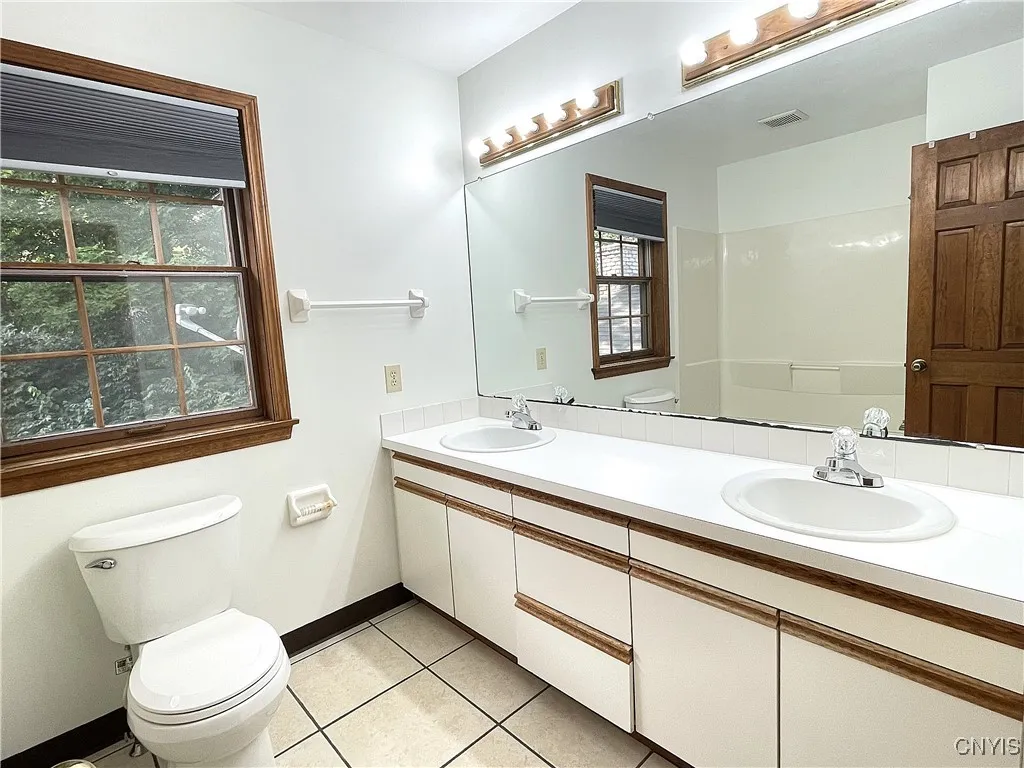 4589 Stoneledge Lane, Manlius, New York 13104, Manlius, New York 13104, 7 Bedrooms Bedrooms, 16 Rooms Rooms,2 BathroomsBathrooms,Residential,Closed,4589 Stoneledge Lane, Manlius, New York 13104,0,S1617421