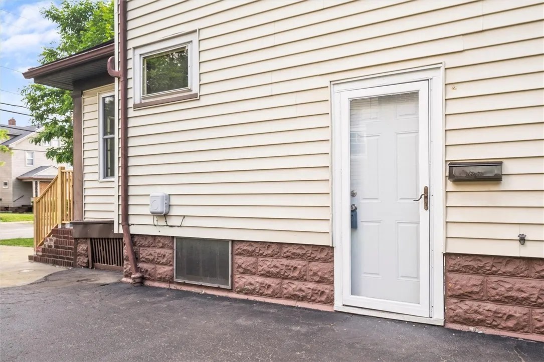 2098 Clifford Avenue, Rochester, New York 14609, Rochester, New York 14609, 3 Bedrooms Bedrooms, 9 Rooms Rooms,1 BathroomBathrooms,Residential,Closed,2098 Clifford Avenue, Rochester, New York 14609,0,R1617499