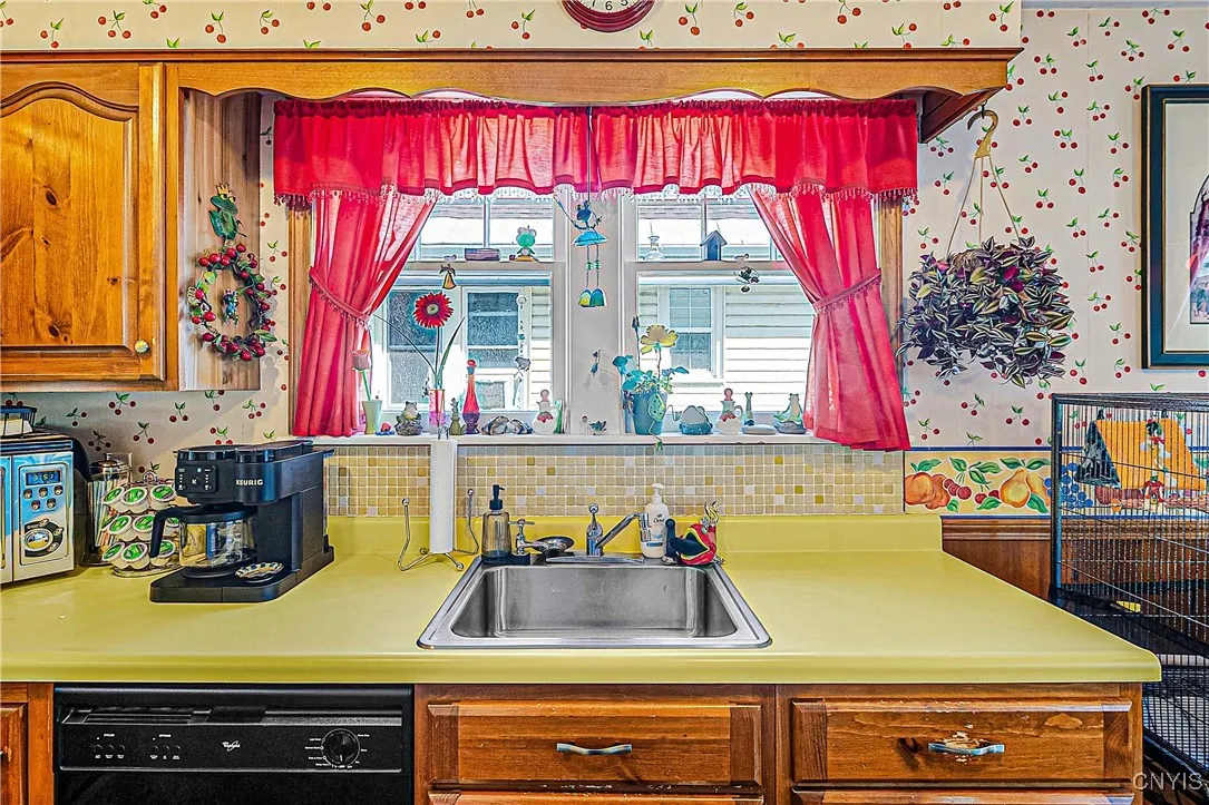 1403 Fincke Avenue, Utica, New York 13502, Utica, New York 13502, 3 Bedrooms Bedrooms, 7 Rooms Rooms,1 BathroomBathrooms,Residential,Closed,1403 Fincke Avenue, Utica, New York 13502,0,S1615157