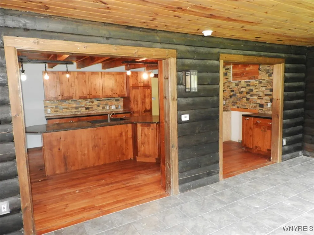 Dining area looking twrd kitchen.