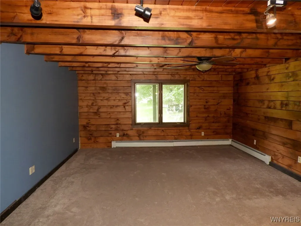Primary bdrm suite. 1st flr