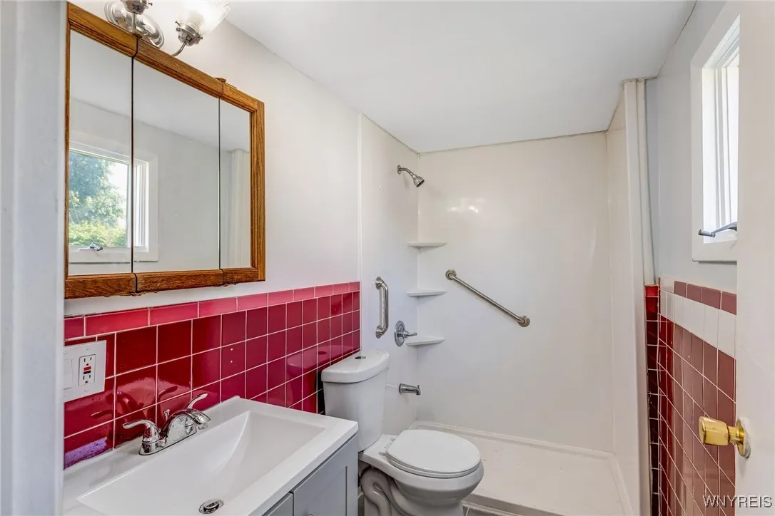 152 Mulberry Street, Buffalo, New York 14204, Buffalo, New York 14204, 3 Bedrooms Bedrooms, 8 Rooms Rooms,1 BathroomBathrooms,Residential,For Sale,152 Mulberry Street, Buffalo, New York 14204,B1617293