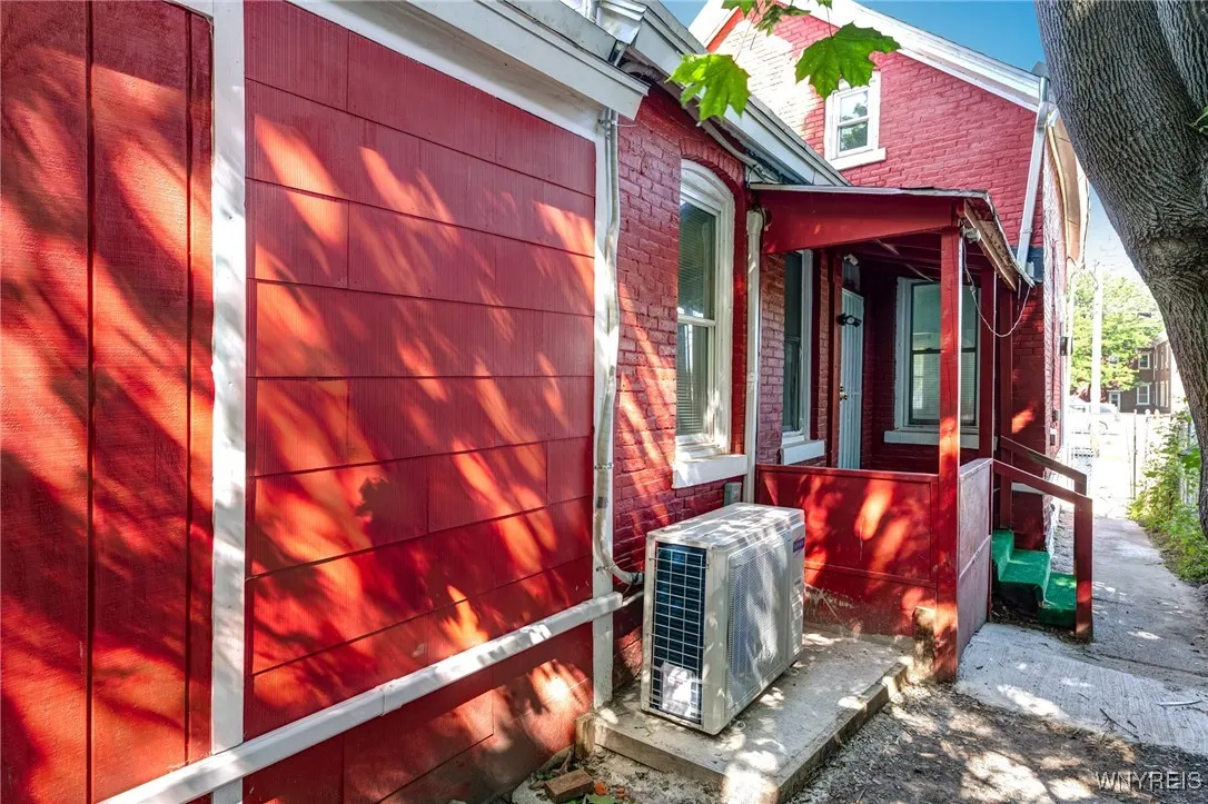 152 Mulberry Street, Buffalo, New York 14204, Buffalo, New York 14204, 3 Bedrooms Bedrooms, 8 Rooms Rooms,1 BathroomBathrooms,Residential,For Sale,152 Mulberry Street, Buffalo, New York 14204,B1617293