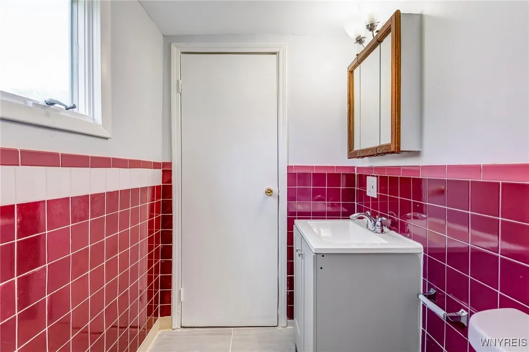 152 Mulberry Street, Buffalo, New York 14204, Buffalo, New York 14204, 3 Bedrooms Bedrooms, 8 Rooms Rooms,1 BathroomBathrooms,Residential,For Sale,152 Mulberry Street, Buffalo, New York 14204,B1617293
