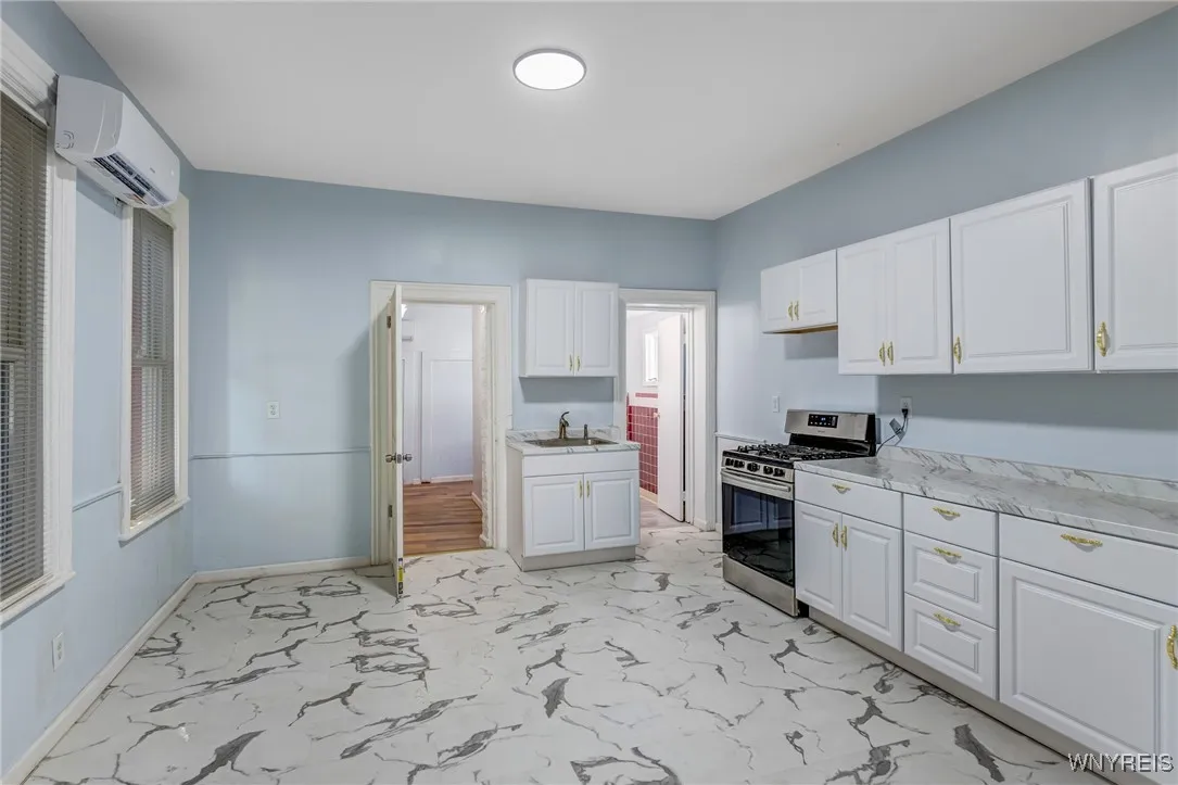 152 Mulberry Street, Buffalo, New York 14204, Buffalo, New York 14204, 3 Bedrooms Bedrooms, 8 Rooms Rooms,1 BathroomBathrooms,Residential,For Sale,152 Mulberry Street, Buffalo, New York 14204,B1617293