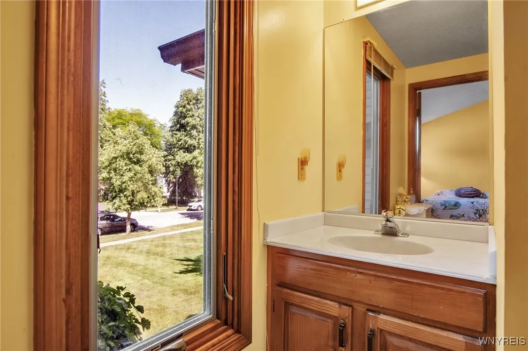 83 Randwood Drive, Amherst, New York 14068, Amherst, New York 14068, 5 Bedrooms Bedrooms, 10 Rooms Rooms,3 BathroomsBathrooms,Residential,Closed,83 Randwood Drive, Amherst, New York 14068,0,B1616579