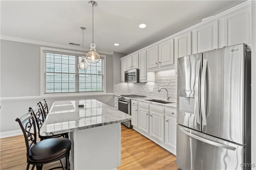 6092 Bay Hill Circle, Dewitt, New York 13078, De Witt, New York 13078, 4 Bedrooms Bedrooms, 9 Rooms Rooms,2 BathroomsBathrooms,Residential,Closed,6092 Bay Hill Circle, Dewitt, New York 13078,S1617190