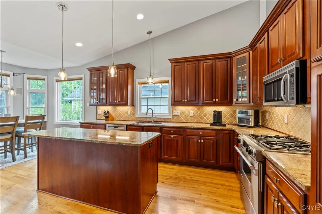 6092 Bay Hill Circle, Dewitt, New York 13078, De Witt, New York 13078, 4 Bedrooms Bedrooms, 9 Rooms Rooms,2 BathroomsBathrooms,Residential,Closed,6092 Bay Hill Circle, Dewitt, New York 13078,S1617190