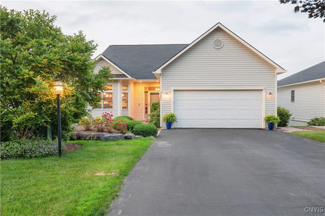 6092 Bay Hill Circle, Dewitt, New York 13078, De Witt, New York 13078, 4 Bedrooms Bedrooms, 9 Rooms Rooms,2 BathroomsBathrooms,Residential,Closed,6092 Bay Hill Circle, Dewitt, New York 13078,S1617190