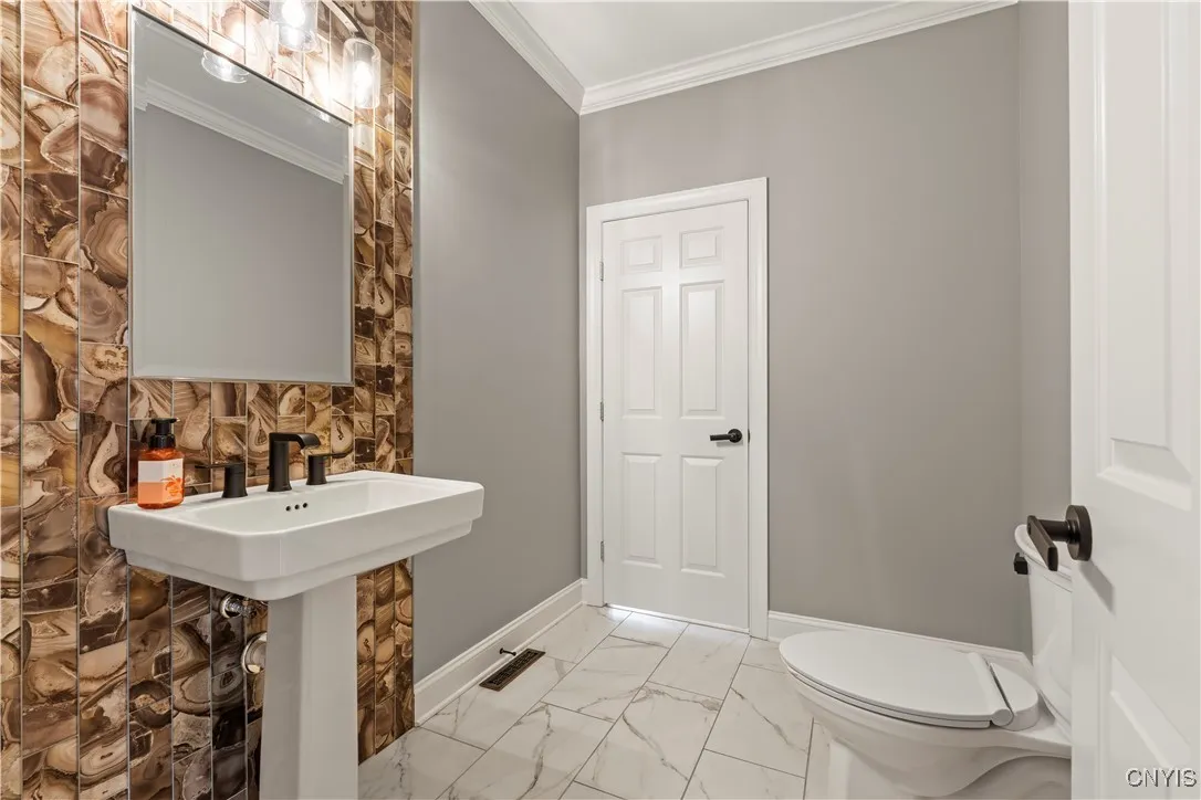 6092 Bay Hill Circle, Dewitt, New York 13078, De Witt, New York 13078, 4 Bedrooms Bedrooms, 9 Rooms Rooms,2 BathroomsBathrooms,Residential,Closed,6092 Bay Hill Circle, Dewitt, New York 13078,S1617190