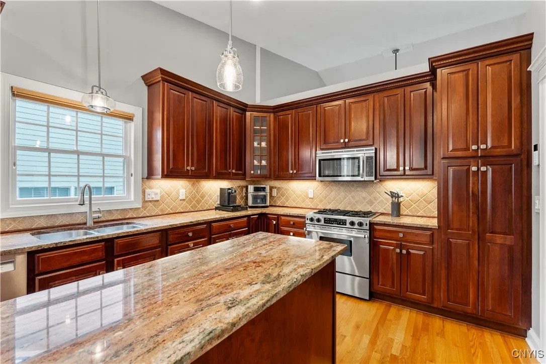 6092 Bay Hill Circle, Dewitt, New York 13078, De Witt, New York 13078, 4 Bedrooms Bedrooms, 9 Rooms Rooms,2 BathroomsBathrooms,Residential,Closed,6092 Bay Hill Circle, Dewitt, New York 13078,S1617190