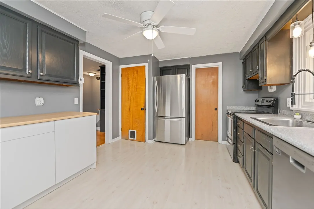 917 Whalen Road, Penfield, New York 14526, Penfield, New York 14526, 4 Bedrooms Bedrooms, 7 Rooms Rooms,2 BathroomsBathrooms,Residential,Closed,917 Whalen Road, Penfield, New York 14526,0,R1617547