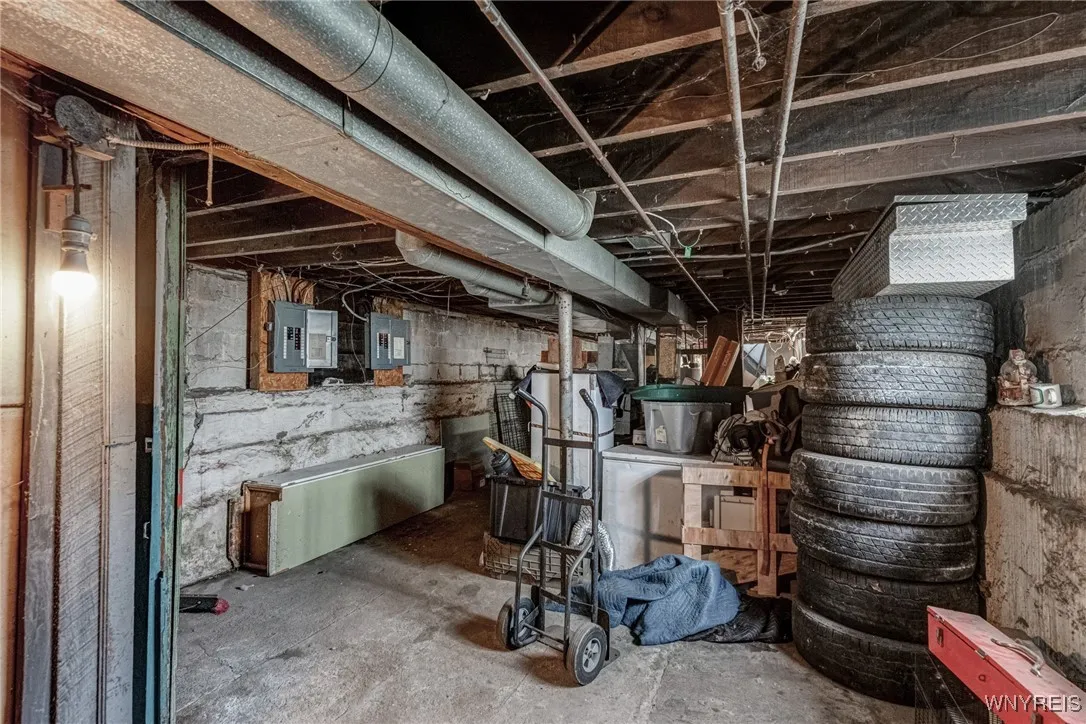 641 Hopkins Street, Buffalo, New York 14220, Buffalo, New York 14220, 6 Bedrooms Bedrooms, ,2 BathroomsBathrooms,Residential,For Sale,641 Hopkins Street, Buffalo, New York 14220,B1617630