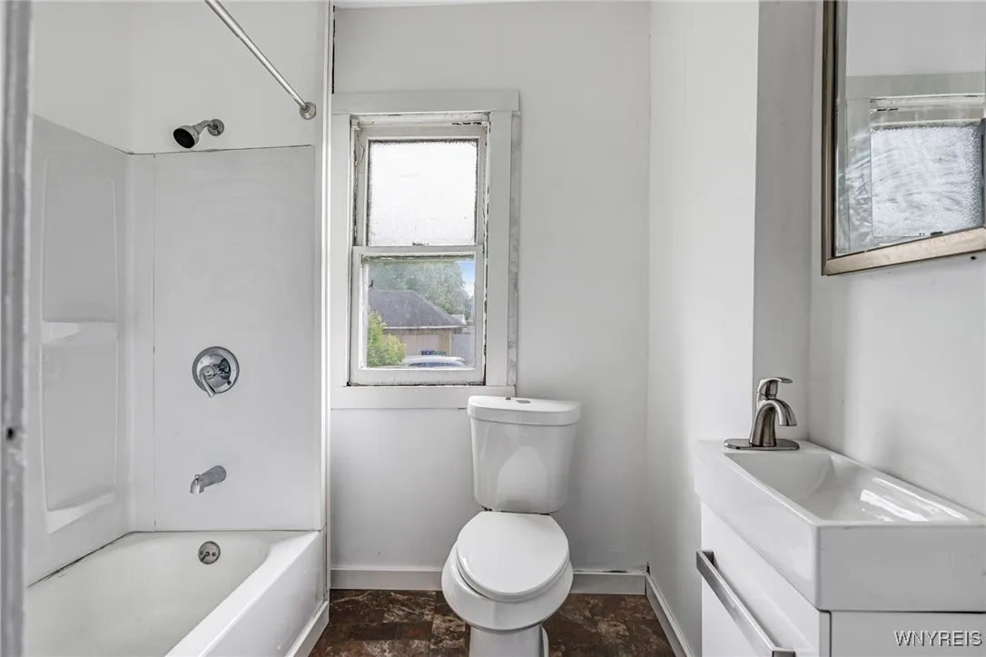 641 Hopkins Street, Buffalo, New York 14220, Buffalo, New York 14220, 6 Bedrooms Bedrooms, ,2 BathroomsBathrooms,Residential,For Sale,641 Hopkins Street, Buffalo, New York 14220,B1617630