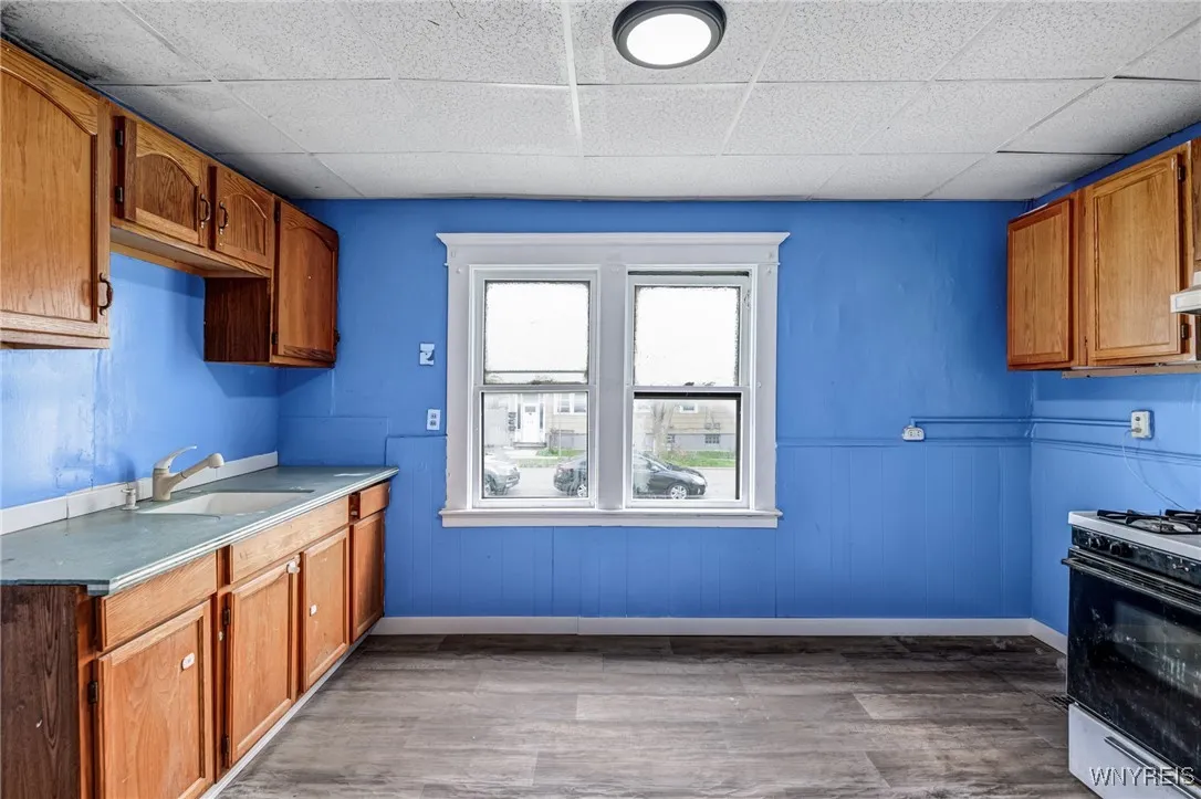 641 Hopkins Street, Buffalo, New York 14220, Buffalo, New York 14220, 6 Bedrooms Bedrooms, ,2 BathroomsBathrooms,Residential,For Sale,641 Hopkins Street, Buffalo, New York 14220,B1617630
