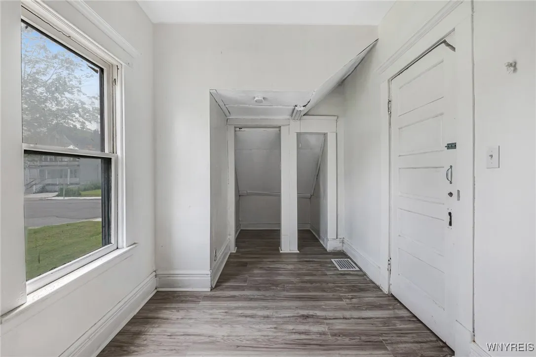 641 Hopkins Street, Buffalo, New York 14220, Buffalo, New York 14220, 6 Bedrooms Bedrooms, ,2 BathroomsBathrooms,Residential,For Sale,641 Hopkins Street, Buffalo, New York 14220,B1617630