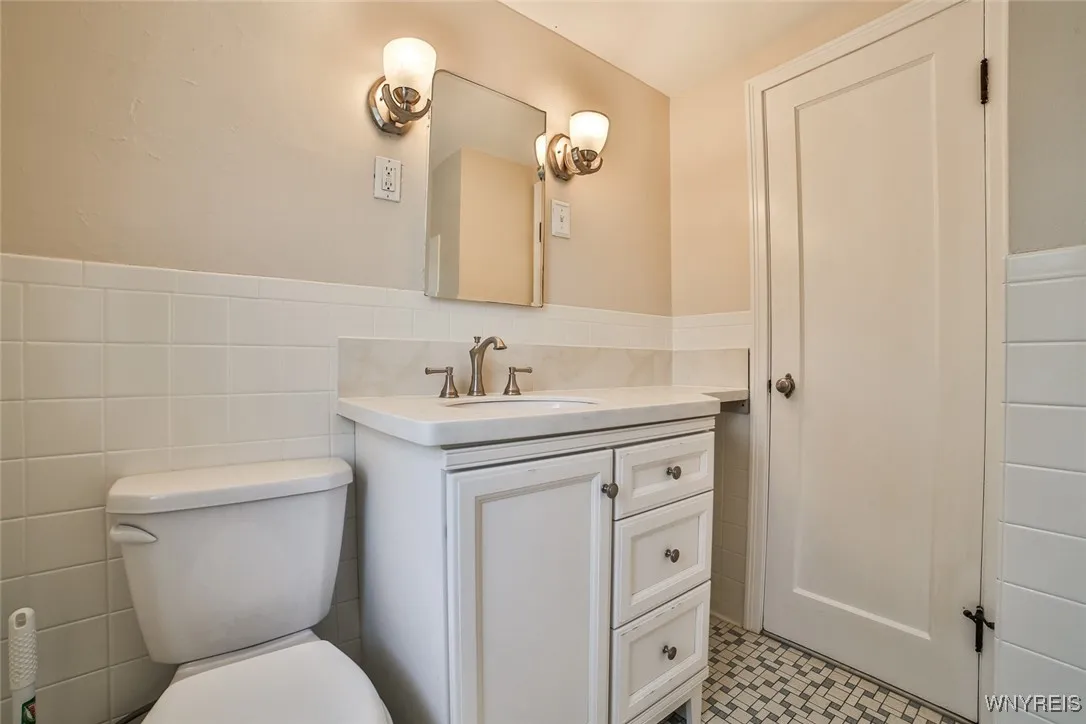 218 Hamilton Dr Drive, Amherst, New York 14226, Amherst, New York 14226, 3 Bedrooms Bedrooms, 10 Rooms Rooms,1 BathroomBathrooms,Residential,Closed,218 Hamilton Dr Drive, Amherst, New York 14226,B1616799