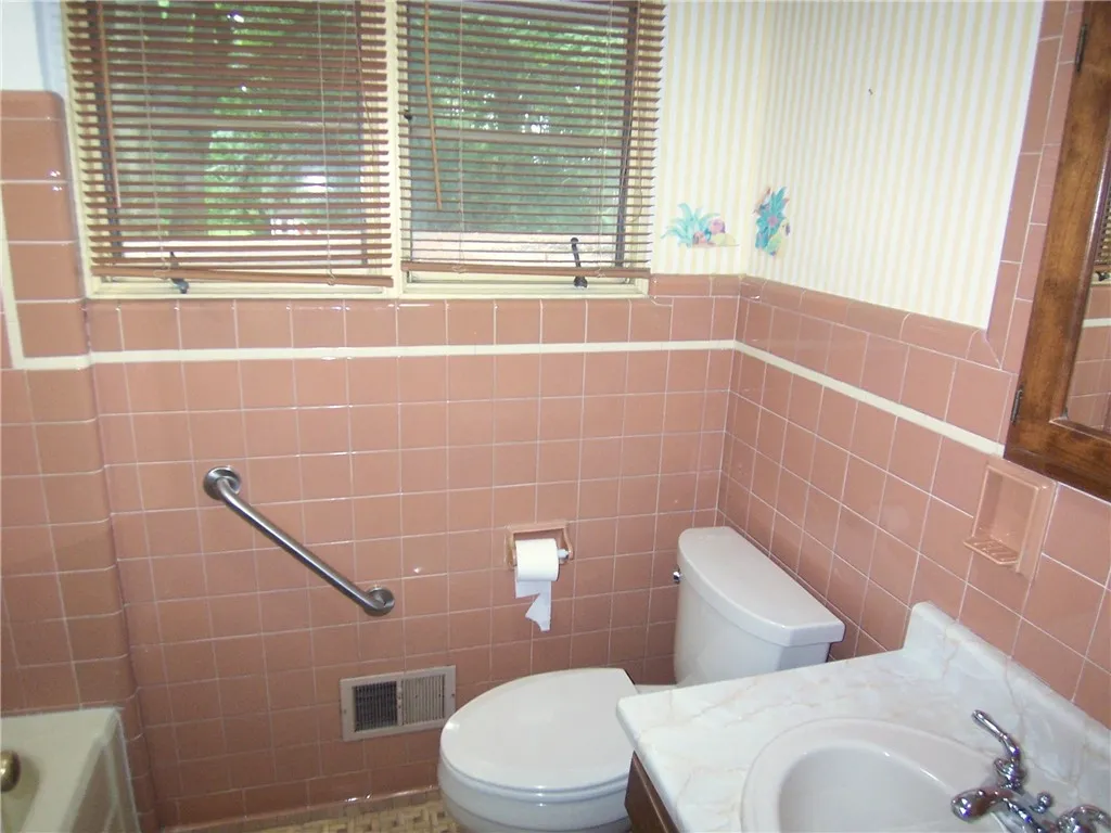 45 Greenaway Rd, Brighton, New York 14610, Brighton, New York 14610, 3 Bedrooms Bedrooms, 6 Rooms Rooms,2 BathroomsBathrooms,Residential,Closed,45 Greenaway Rd, Brighton, New York 14610,R1616500